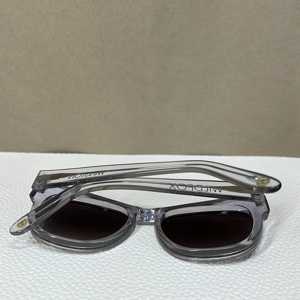 WILDFOX couture gray sunglasses